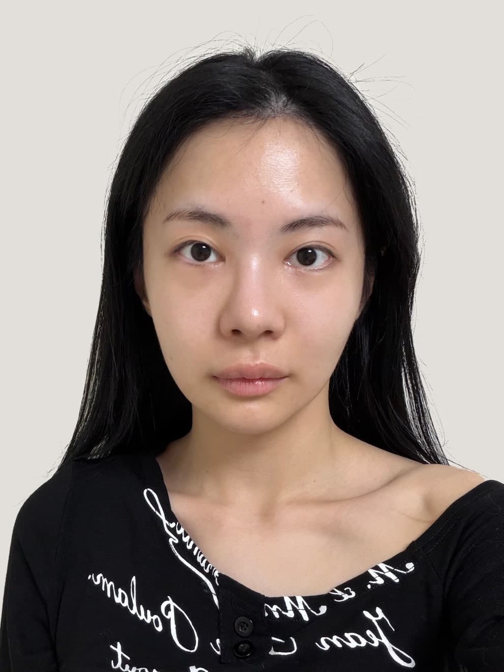 BRILLO 여성 고객 — 디렉팅 전, 화장기 없는 정면 모습